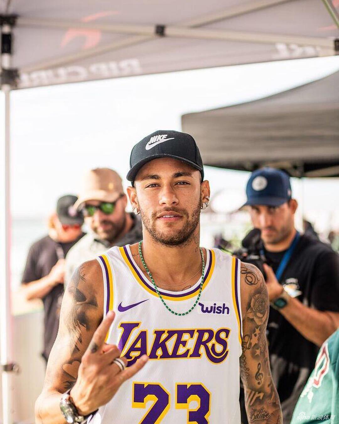 内马尔巅峰对决，詹姆斯与80激战阿森纳分钟，挺进下一轮胜负难料！的简单介绍